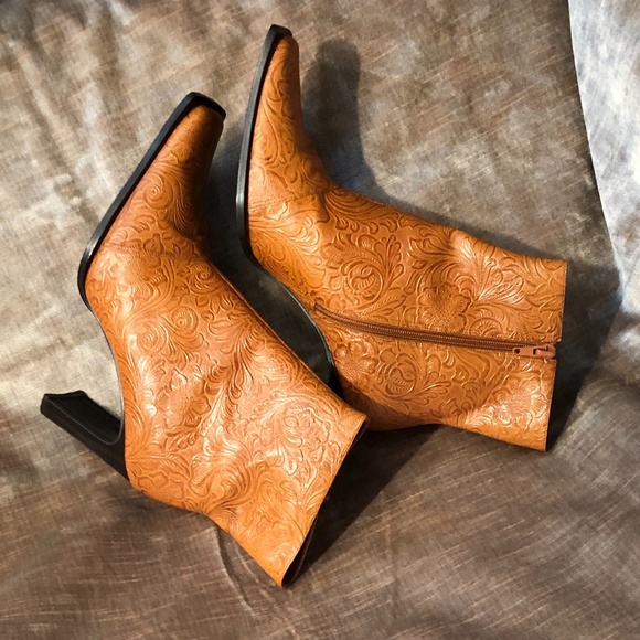 Newport News Carmel Colored Tooled Leather Boots - Picture 4 of 10